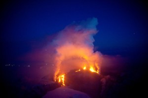 The Eyjafallarjøkul eruption Iceland 2010   Photo: Jo Straube